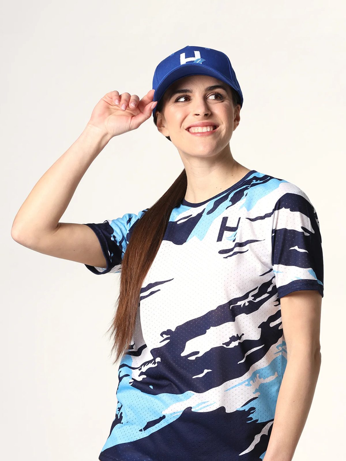 T-shirt unisexe et casquette HWear portés